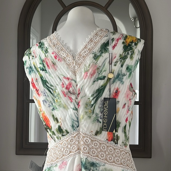 Tadashi Shoji Floral Pleat Chiffon Trumpet Gown White Floral, Size 10 NWT $588 - Picture 12 of 17